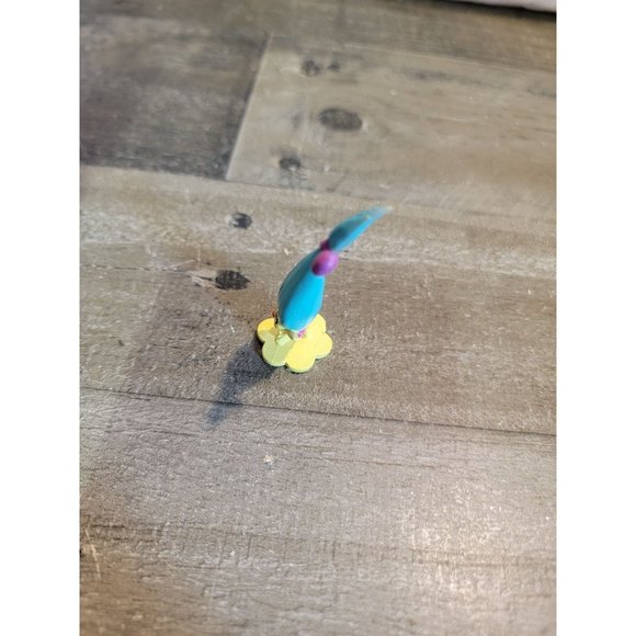 Trolls smidge blue hair yellow toy figure - Picture 3 of 5